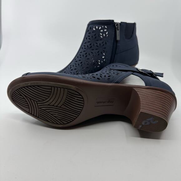 Easy Street WMNs Laser Cutout Dakota Sandals US 9 1/2 Heeled Side Zipper Buckle - Picture 7 of 8